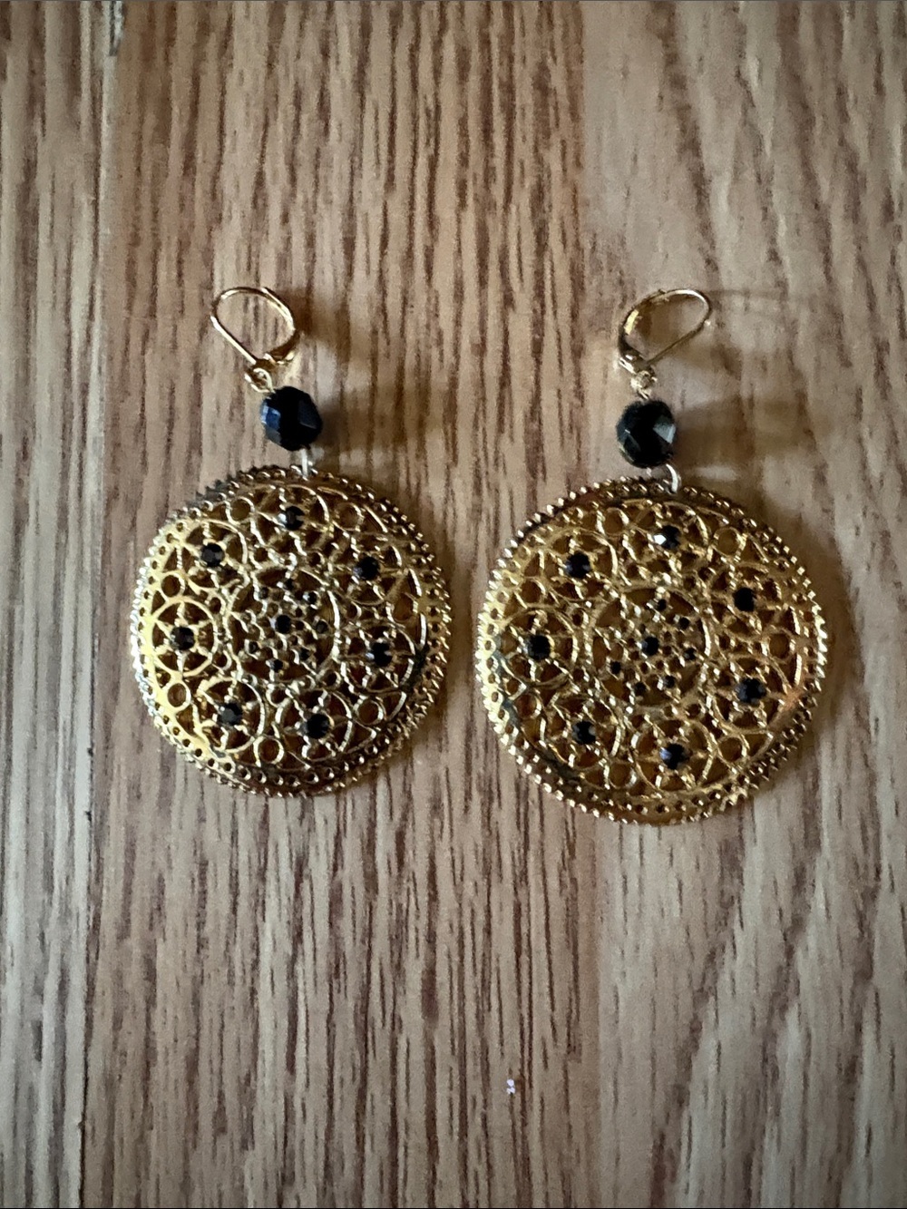 BONNI J. GOLD-TONE FILIGREE DISC EARRINGS BLACK BEADED| 2.5" LEVERBACK EARRINGS